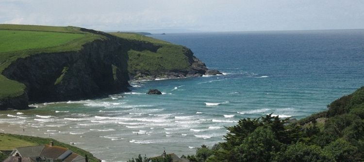 View of Mawgan Porth beach and the coastline from Thorncliff