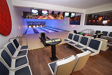 State-of-the-art Ten Pin Bowling Lanes at Hotel California