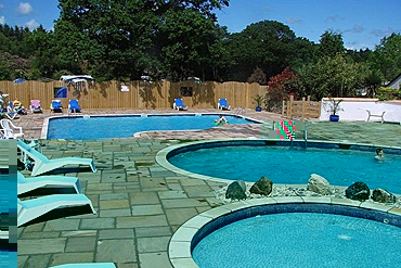 Outdoor swimming and paddling pools