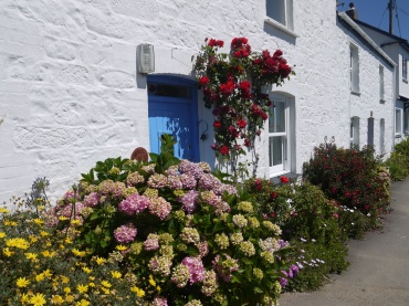 Wyndleshore is a traditional coastguard cottage in the beautiful village of Coverack
