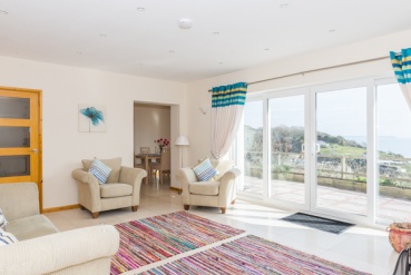JSuperbly situated bungalow with great sea views.