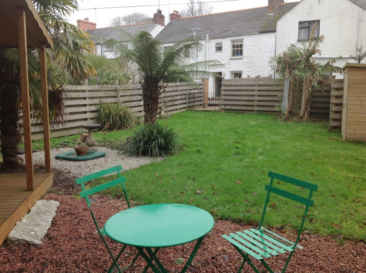 The spacious garden at Pear Tree Cottage