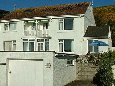 Sea Scape Cottage is our spacious 1930s coastal house, situated in a quiet area of West Looe