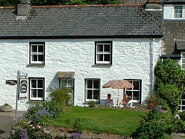 Crumplehorn Holiday Cottage 2 traditional Cornish cottage sleeping up to four guests