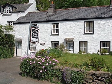 Crumplehorn Holiday Cottage 1 is a cosy self catering holiday cottage for two