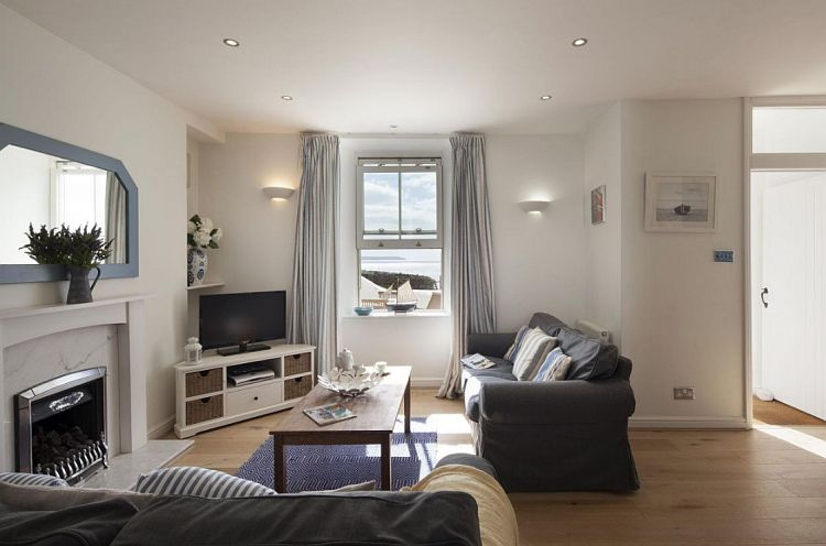 Beach Cottage, Porthleven is right on the Beach!