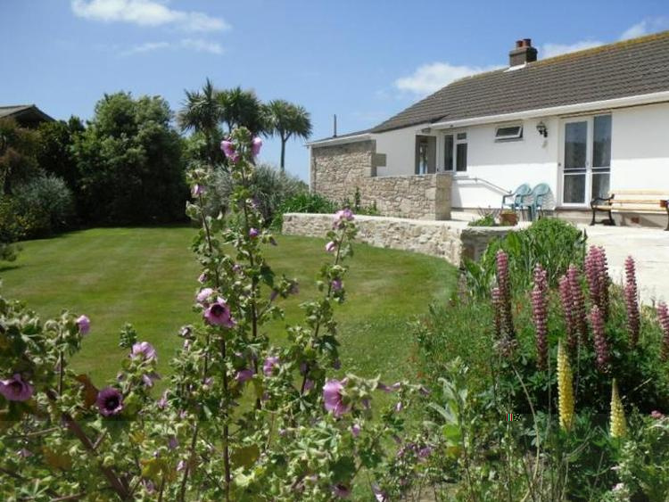Cuddan Rose Bungalow near Prussia Cove and Mounts Bay Penzance