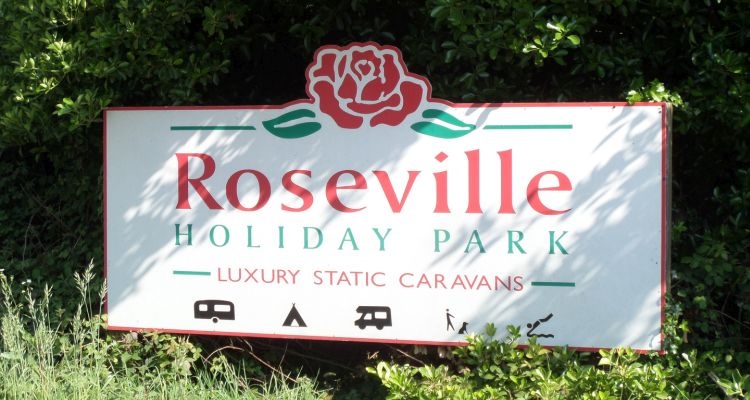 Welcome sign at entrance to Roseville Holiday Park