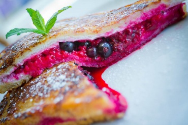 Cinnamon and berry french toast