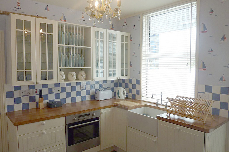 Bay Watch House has a fully fitted kitchen with butler sink