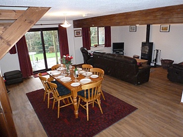 Chestnut Cottage - Living Area
